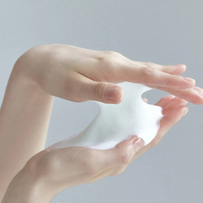 Švelnus rūgštinis veido prausiklis "The Real Noni Acne Bubble Cleanser", 155 ml